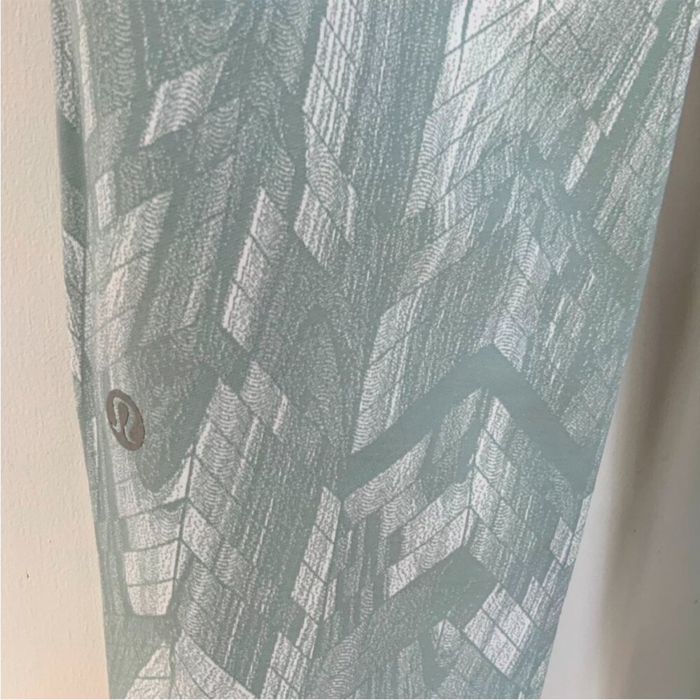 Lululemon SIZE 8 Swift Speed High Rise Leggings 28" - Reverberate Chevron - Picture 7 of 10
